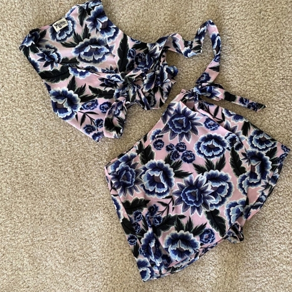 Cute Set - Picture 2 of 2